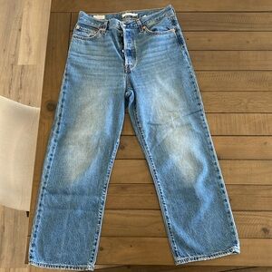 Levi’s Ribcage Straight 29 gently used
